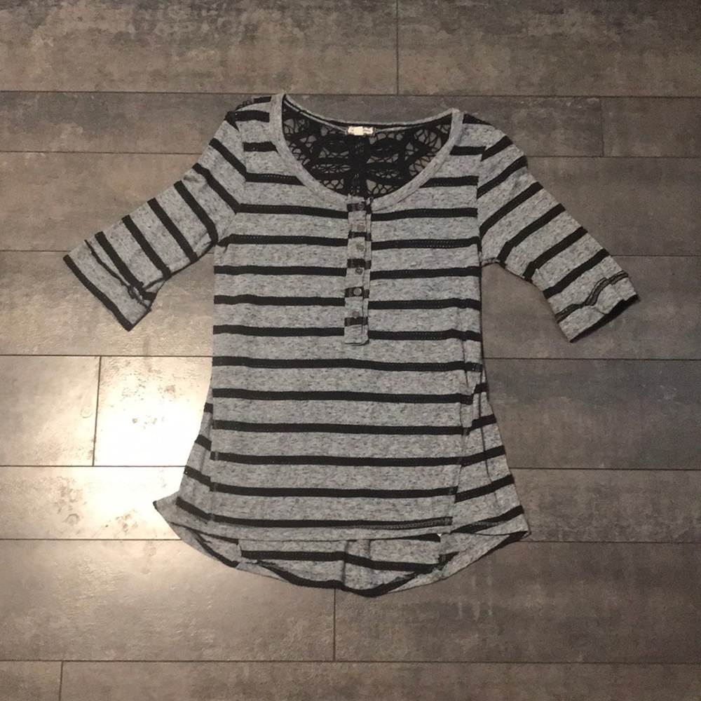 EYESHADOW BLACK/GRAY TOP WITH LACE BACK SIZE SMALL